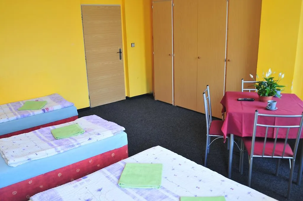 Hostel Alia Prag 0*,